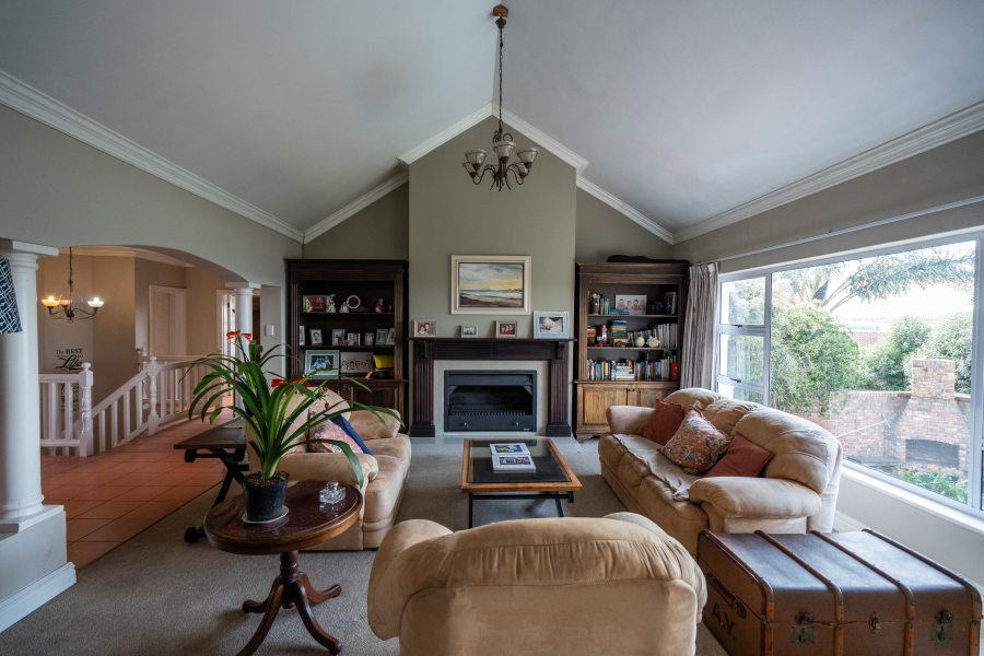 5 Bedroom Property for Sale in Seafield Eastern Cape